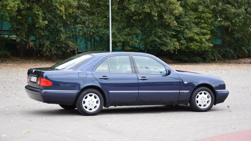 Mercedes Klasa E E230 1995 - zdjęcie dodatkowe nr 5