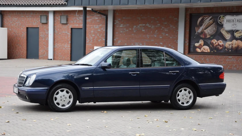 Mercedes Klasa E E230 1995 - zdjęcie dodatkowe nr 8