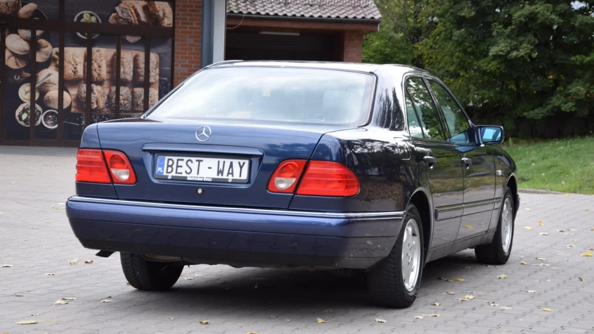 Mercedes Klasa E E230 1995 - zdjęcie dodatkowe nr 18