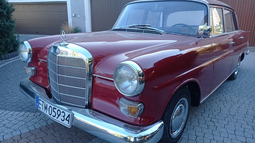 Mercedes W110 200d 1967 - zdjęcie dodatkowe nr 1