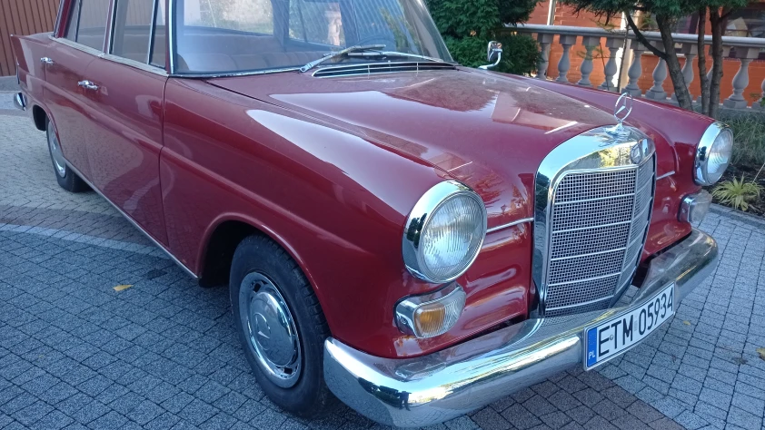 Mercedes W110 200d 1967 - zdjęcie dodatkowe nr 2