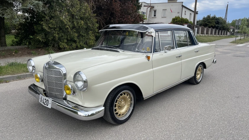 Mercedes W111 190 c 1965 - zdjęcie główne