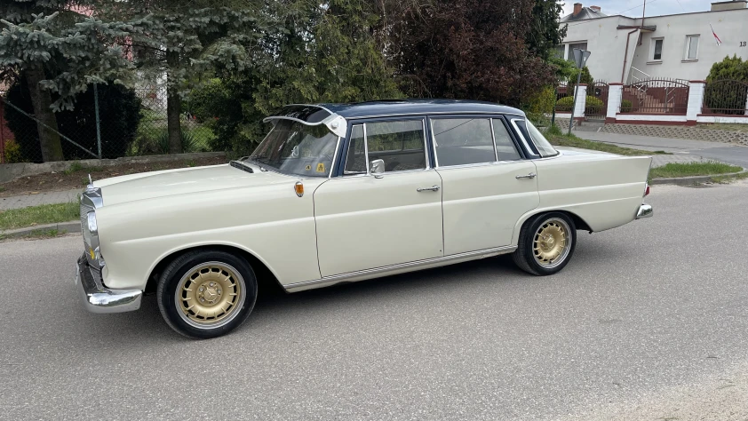 Mercedes W111 190 c 1965 - zdjęcie dodatkowe nr 1