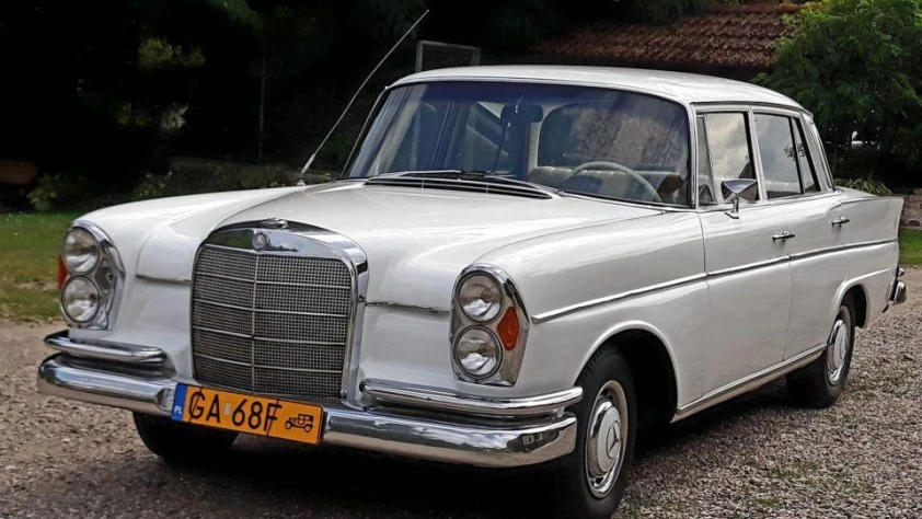 Mercedes W111 230S 1968 - zdjęcie główne