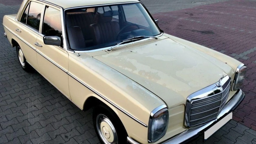 Mercedes W115  1975 - zdjęcie główne