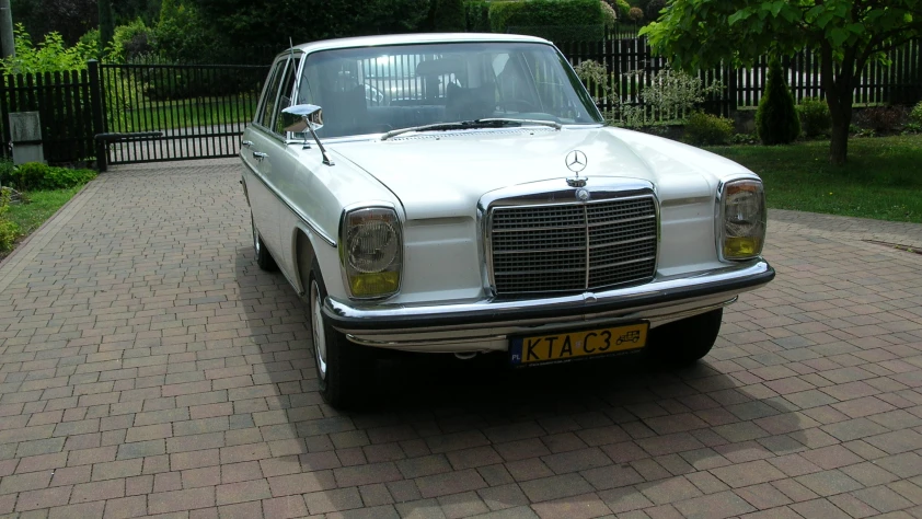 Mercedes W115 1972