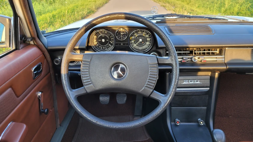 Mercedes W115 200 1975 - zdjęcie dodatkowe nr 17