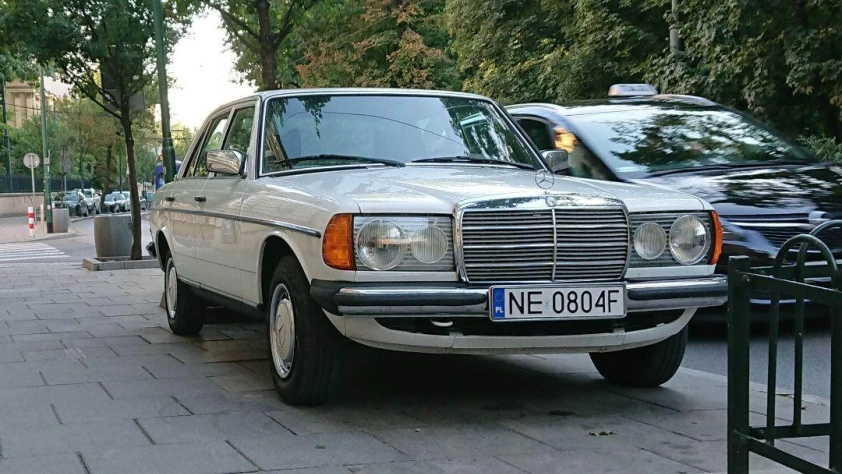 Mercedes W123 1978 - zdjęcie główne
