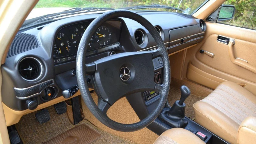 Mercedes W123 1981 - zdjęcie dodatkowe nr 19