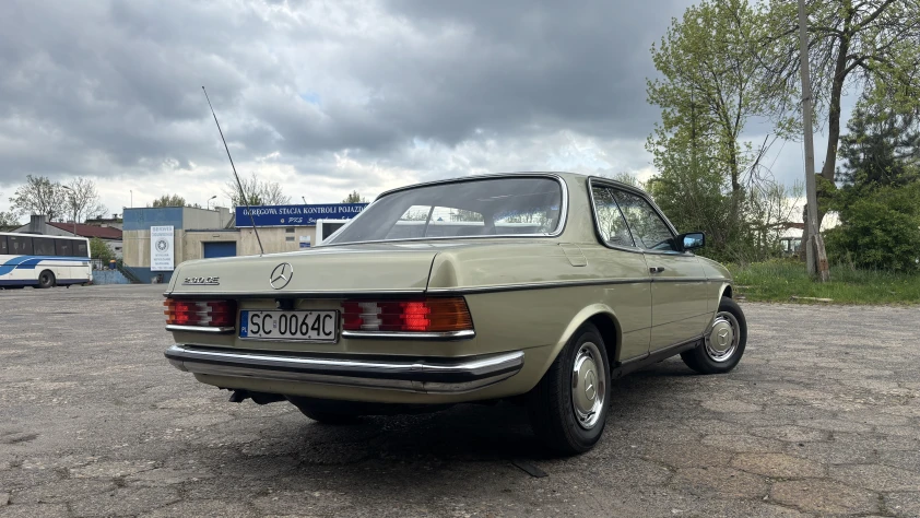 Mercedes W123 230ce 1983 - zdjęcie dodatkowe nr 23