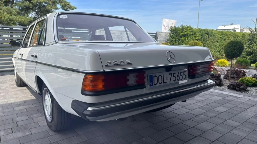 Mercedes W123 230E 1982 - zdjęcie dodatkowe nr 1