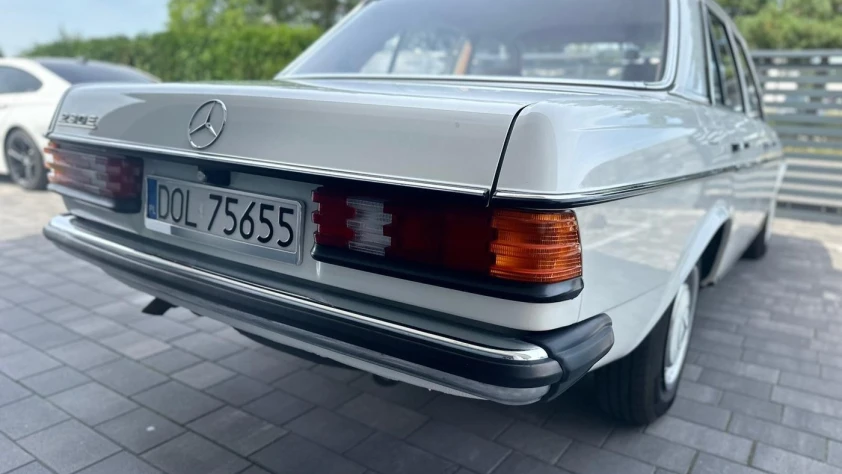 Mercedes W123 230E 1982 - zdjęcie dodatkowe nr 2
