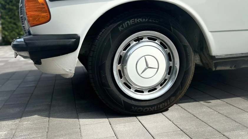 Mercedes W123 230E 1982 - zdjęcie dodatkowe nr 9