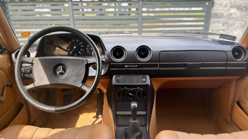Mercedes W123 230E 1982 - zdjęcie dodatkowe nr 12