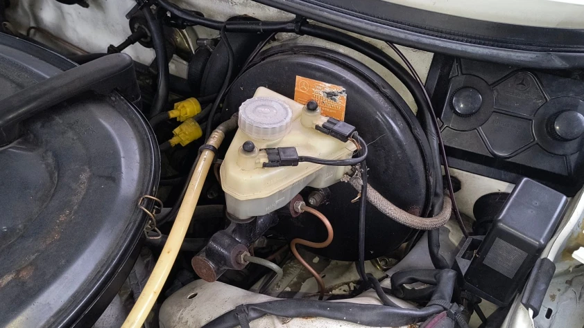 Mercedes W123 230E 1982 - zdjęcie dodatkowe nr 25