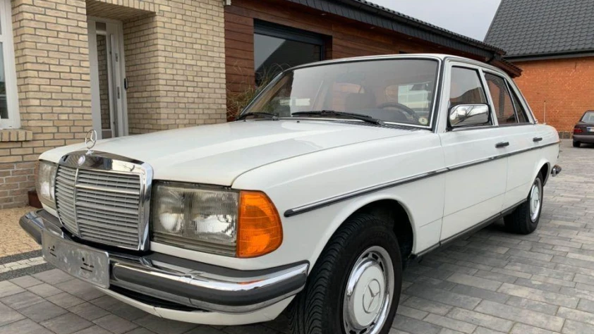 Mercedes W123 280E 1982 - zdjęcie główne