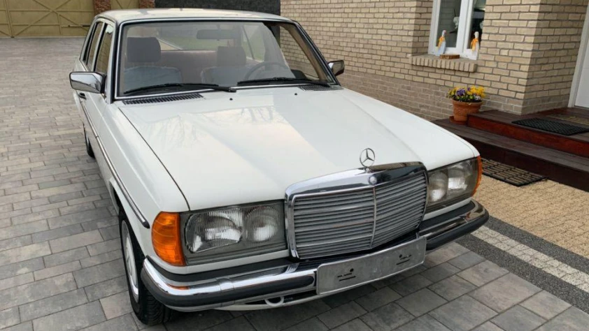 Mercedes W123 280E 1982 - zdjęcie dodatkowe nr 1