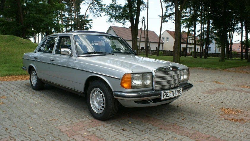 Mercedes W123 280E 1983 - zdjęcie dodatkowe nr 2