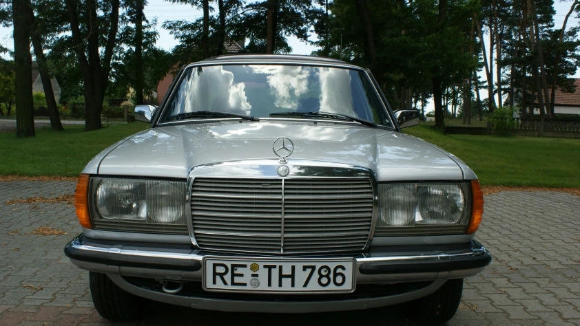 Mercedes W123 280E 1983 - zdjęcie dodatkowe nr 27