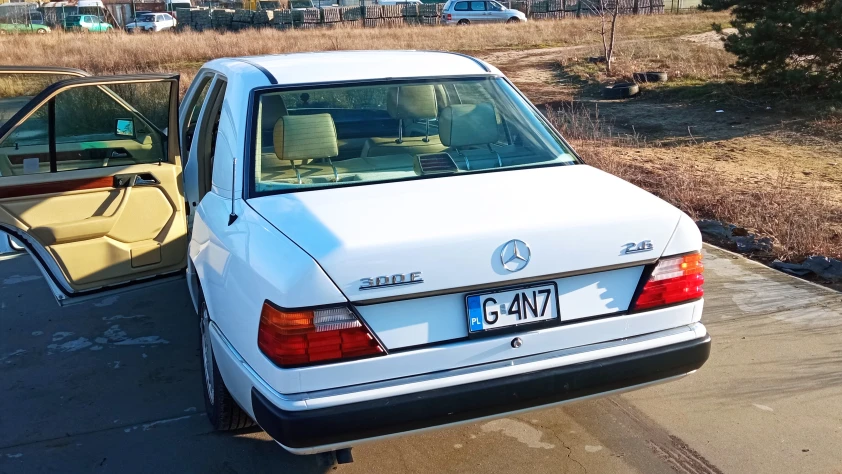 Mercedes W124 2.6 benzyna 1990 - zdjęcie dodatkowe nr 33