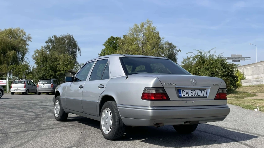 Mercedes W124 200D 1995 - zdjęcie główne