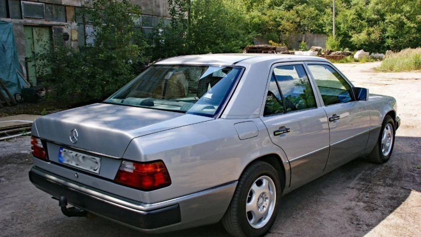 Mercedes W124 230E 1990 - zdjęcie dodatkowe nr 1