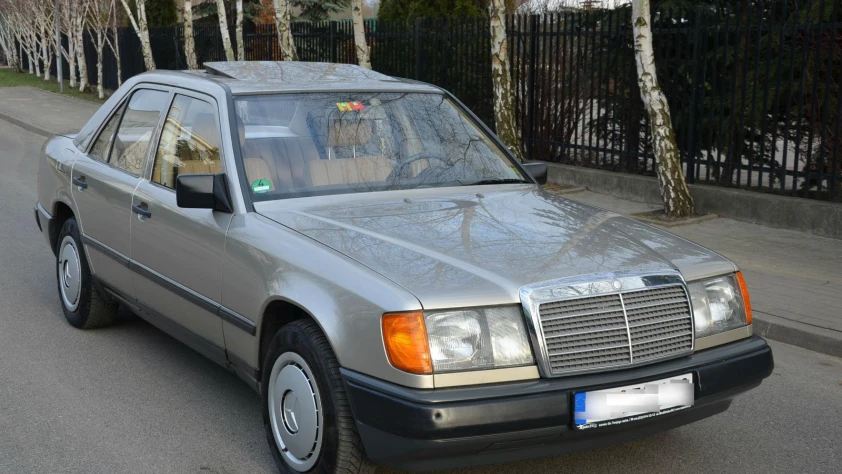 Mercedes W124 260E 1988 - zdjęcie główne
