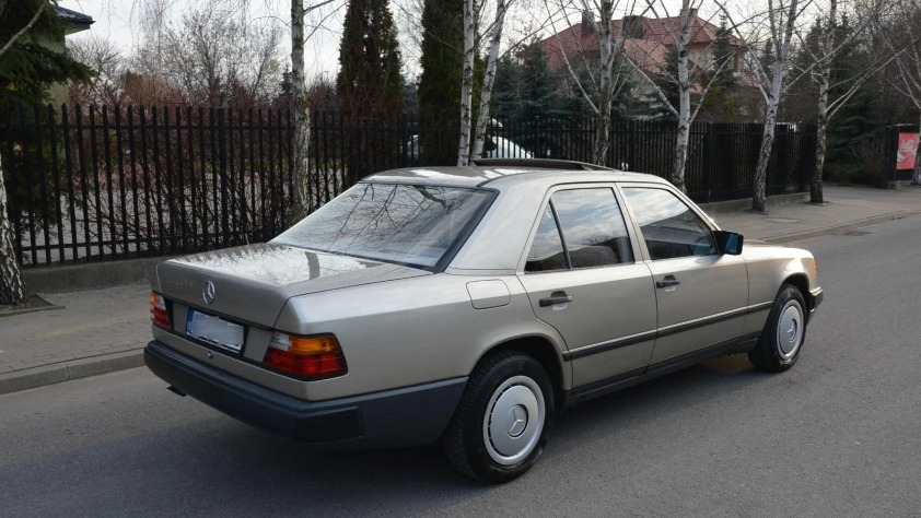 Mercedes W124 260E 1988 - zdjęcie dodatkowe nr 2