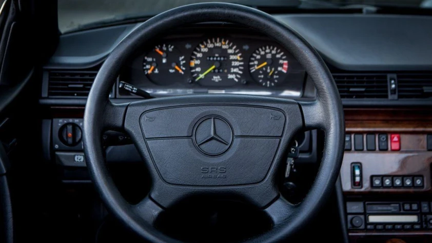 Mercedes W124 320 Cabrio 1992 - zdjęcie dodatkowe nr 27