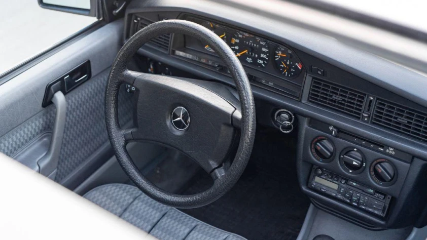 Mercedes W201 190 1989 - zdjęcie dodatkowe nr 37