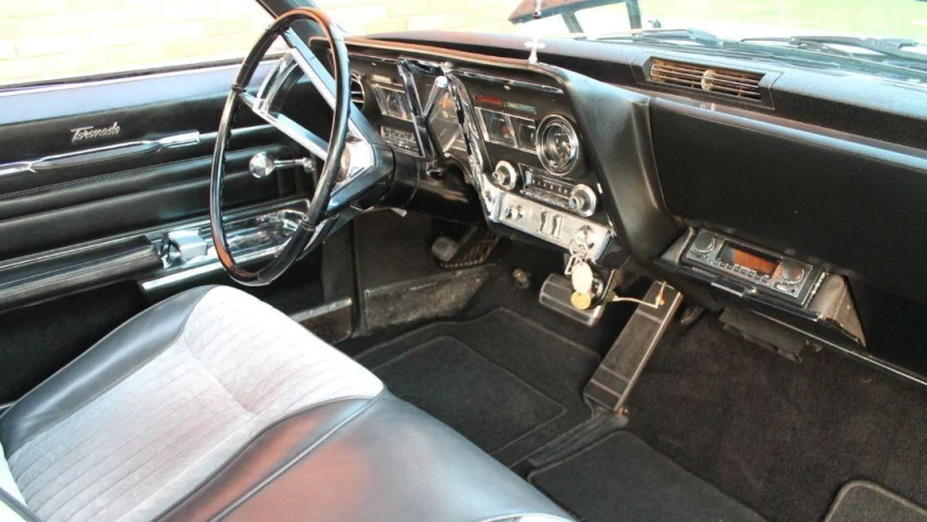 Oldsmobile Toronado 1966 - zdjęcie dodatkowe nr 9