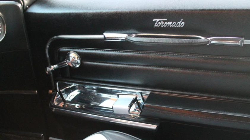 Oldsmobile Toronado 1966 - zdjęcie dodatkowe nr 31