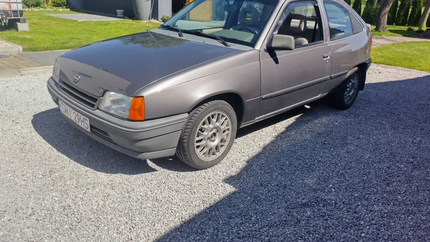 Opel Kadett 1.6i 1989 - zdjęcie dodatkowe nr 1