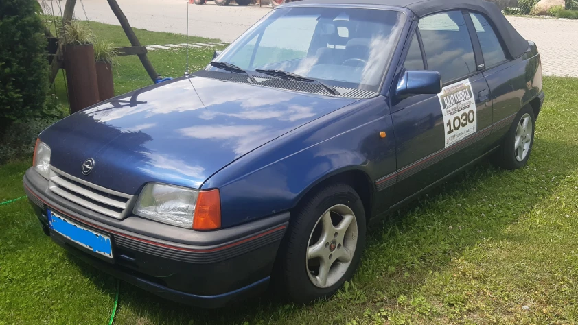 Opel Kadett E 1.6i kat. Cabrio 1991 - zdjęcie dodatkowe nr 1