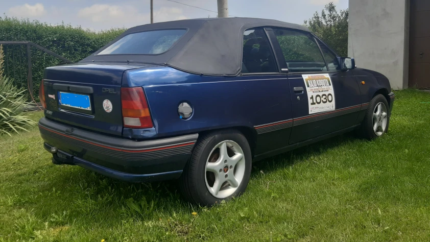 Opel Kadett E 1.6i kat. Cabrio 1991 - zdjęcie dodatkowe nr 2