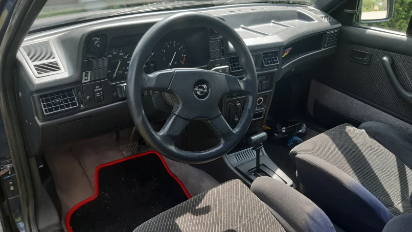 Opel Kadett E 1.6i kat. Cabrio 1991 - zdjęcie dodatkowe nr 3