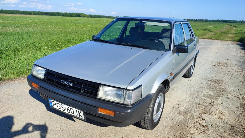 Toyota Corolla SEDAN 1986T AE80 GEN.5 1.8l 1986 - zdjęcie główne
