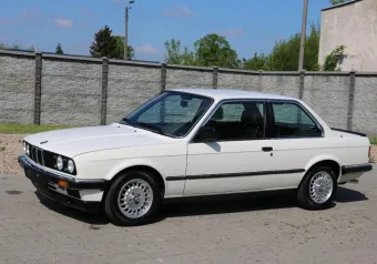 BMW Seria 3 E30 323i  1984