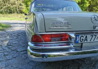 Mercedes W111 220SE  1964